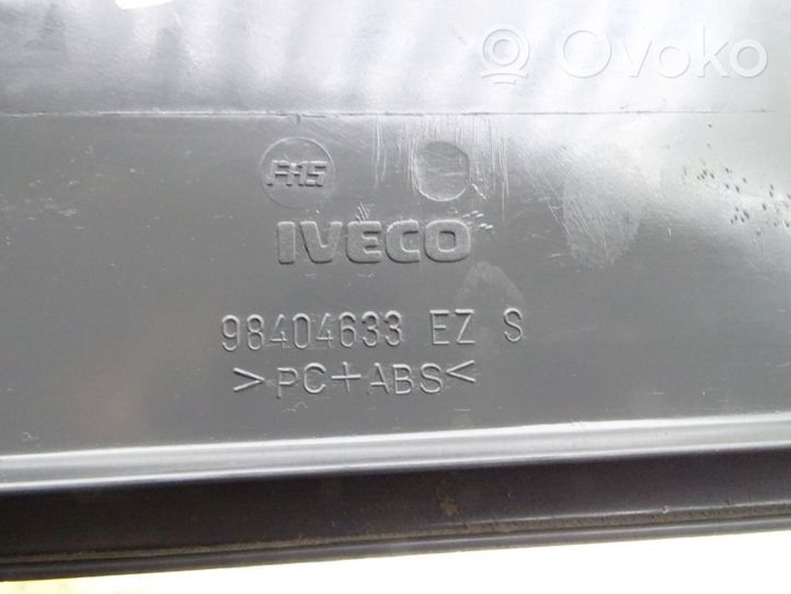 Iveco EuroCargo Grilles, couvercle de haut-parleur porte avant 98404633