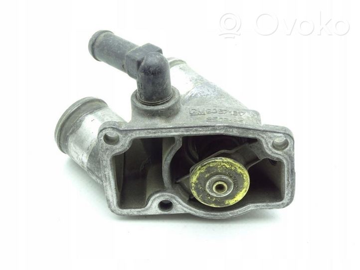 Saab 9-3 Ver1 Obudowa termostatu 90571617