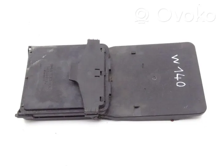 Mercedes-Benz S W140 Fuse box cover 1040041406