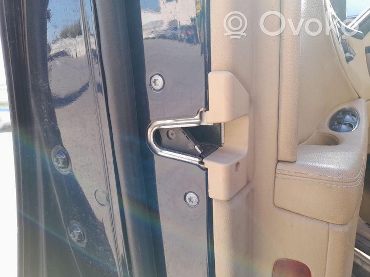 Mercedes-Benz CLS C219 Coupe door lock (next to the handle) 