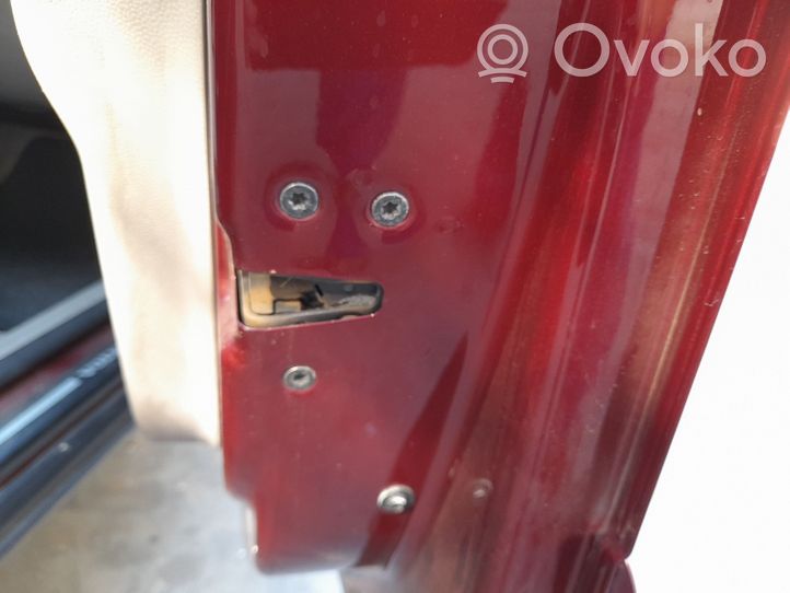 Volvo V50 Coupe-mallin oven lukko (kahvan vieressä) 