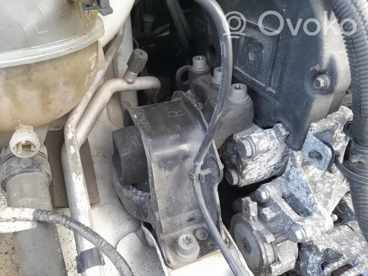Citroen C2 Engine mount bracket 