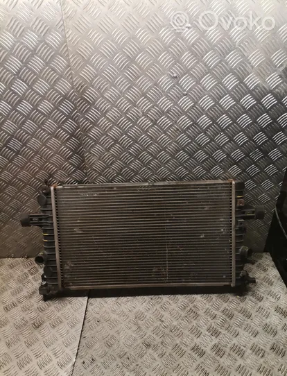 Opel Zafira B Radiateur de refroidissement 