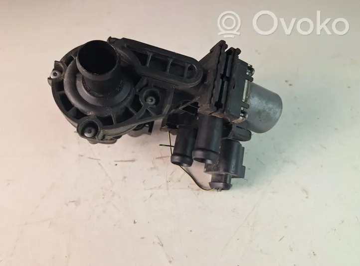 Audi A6 S6 C6 4F Kita variklio skyriaus detalė 