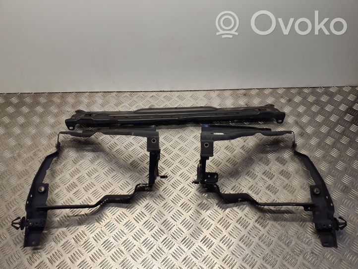 Mercedes-Benz C W204 Staffa del pannello di supporto del radiatore parte superiore A2046200272