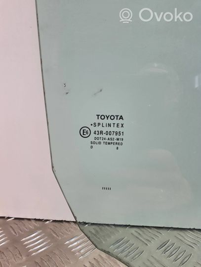 Toyota Yaris Vitre de fenêtre porte avant (4 portes) 43R007951