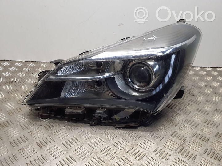 Toyota Yaris Lampa przednia 