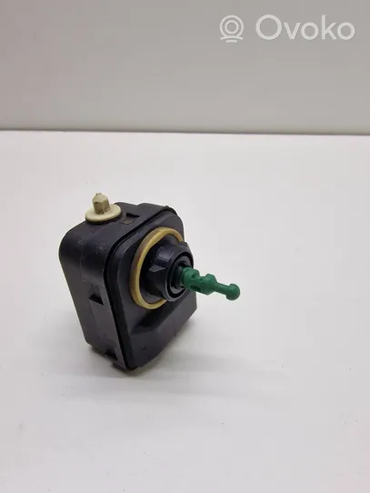 Volvo V70 Headlight level adjustment motor 89033263