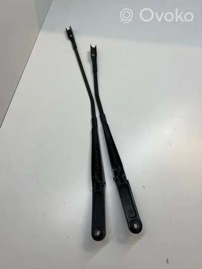 Audi A4 S4 B9 Front wiper blade arm W000059137