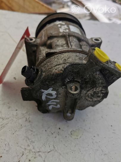 Opel Corsa A Air conditioning (A/C) compressor (pump) 55703721---