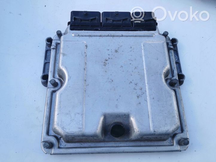 Renault Master I Komputer / Sterownik ECU i komplet kluczy 0281010787-