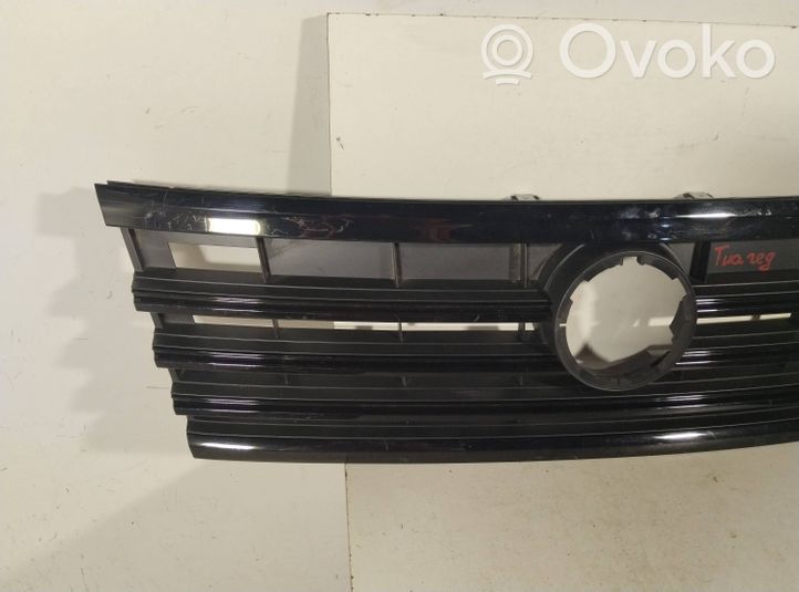 Volkswagen Touareg III Griglia superiore del radiatore paraurti anteriore 7G0853653B