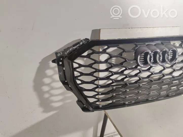 Audi Q3 F3 Etupuskurin ylempi jäähdytinsäleikkö 83F853651B