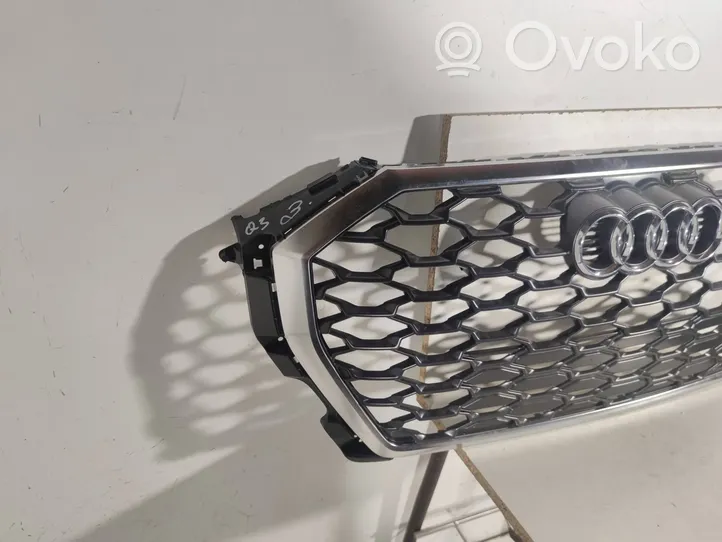 Audi Q3 F3 Grille calandre supérieure de pare-chocs avant 83F853651B