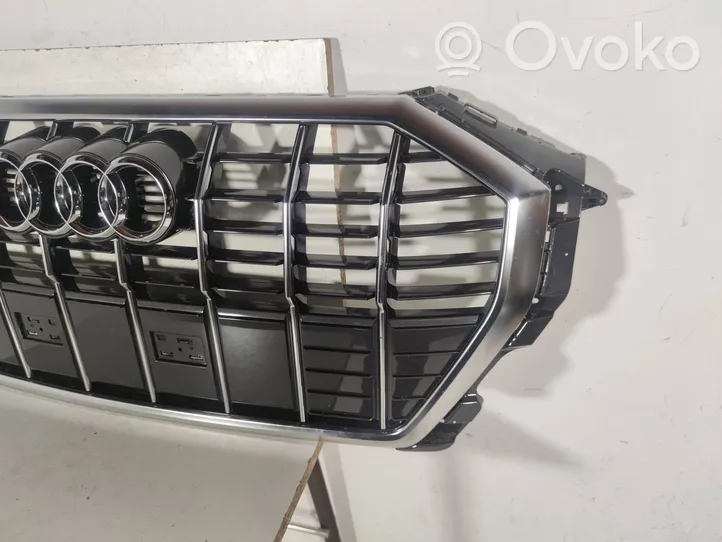 Audi Q3 F3 Верхняя решётка 83A853651E