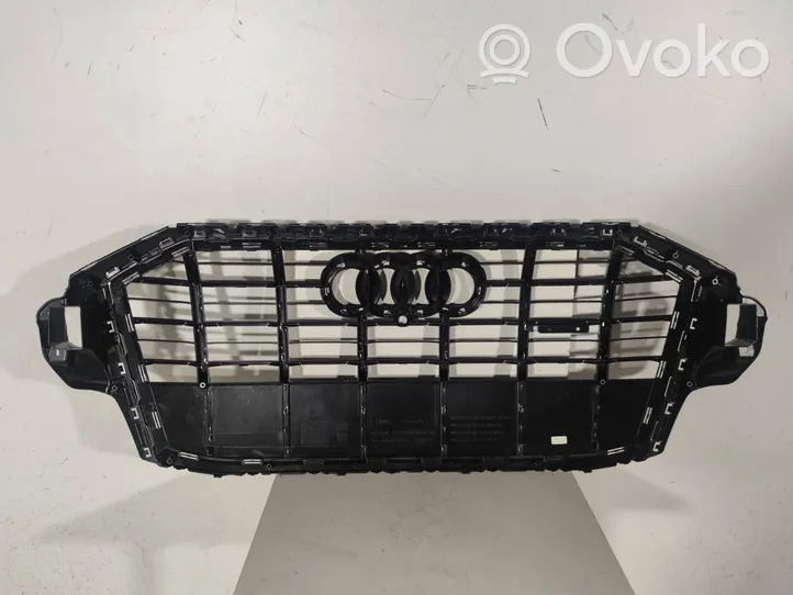 Audi Q7 4M Grotelės priekinės 4M0853651AF