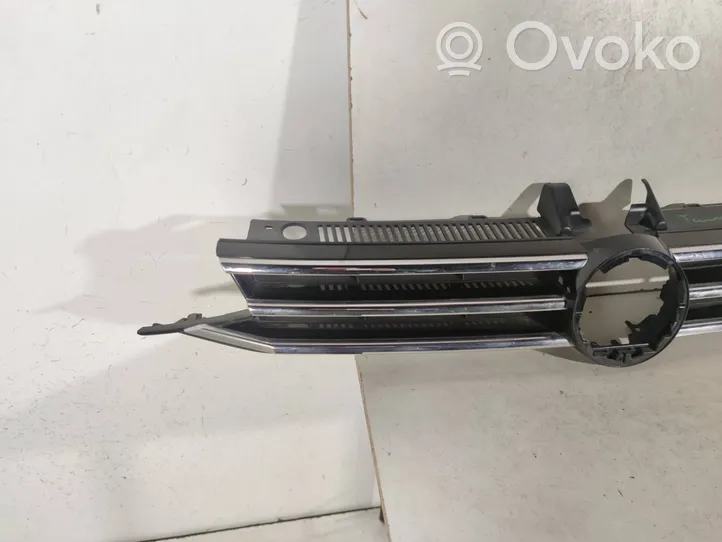 Volkswagen Touran III Griglia superiore del radiatore paraurti anteriore 5TA853653