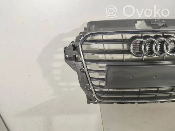 Audi A3 S3 8V Grille calandre supérieure de pare-chocs avant 8V3853651