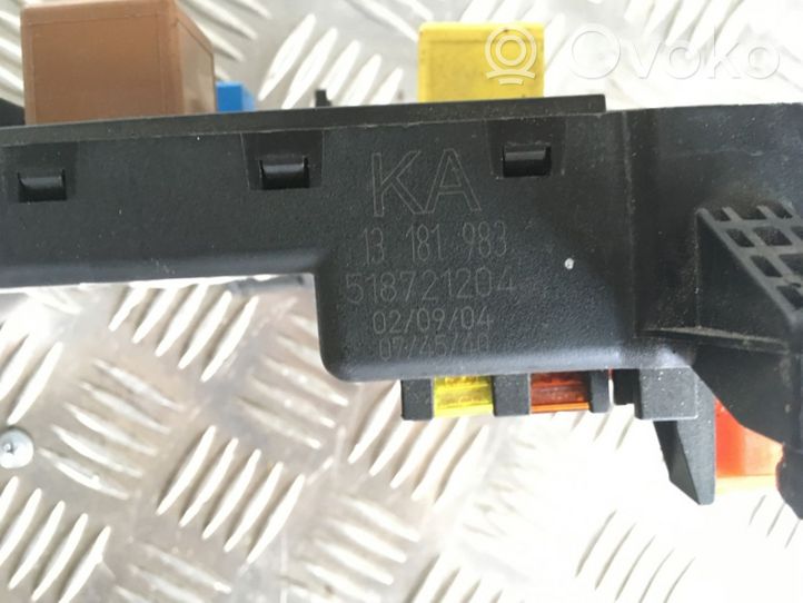 Opel Vectra C Module de fusibles 13181983