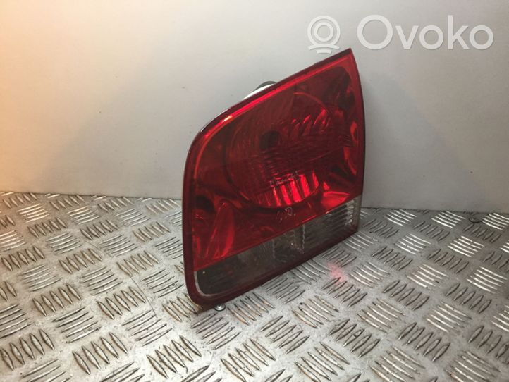 Volkswagen Touareg I Lampy tylnej klapy bagażnika 7L6945094J