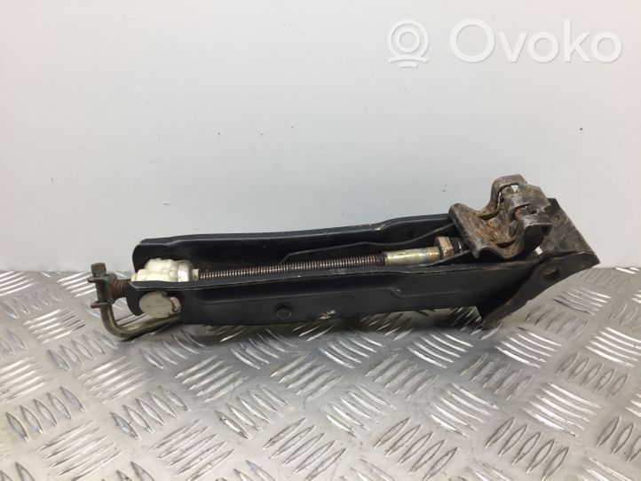 Volkswagen PASSAT B4 Domkratas (dankratas) 8A0011031F