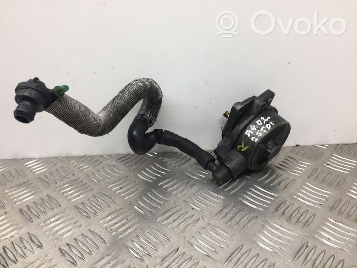 Audi A4 S4 B5 8D Pompe à vide 72218501