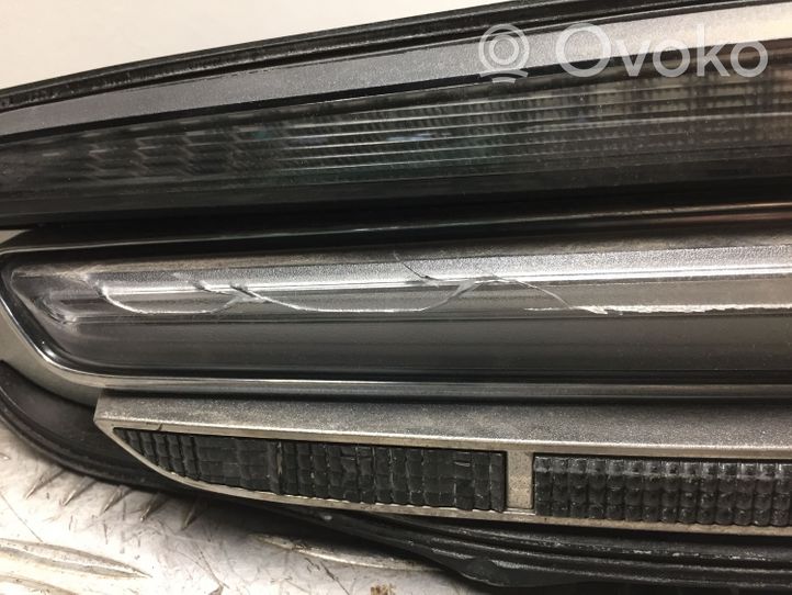 BMW 8 G15 Lampy tylnej klapy bagażnika 63217445780