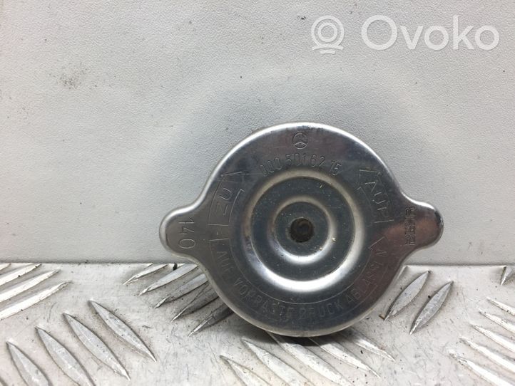 Mercedes-Benz Vito Viano W638 Vase d'expansion / bouchon de réservoir de liquide de refroidissement 0005016215