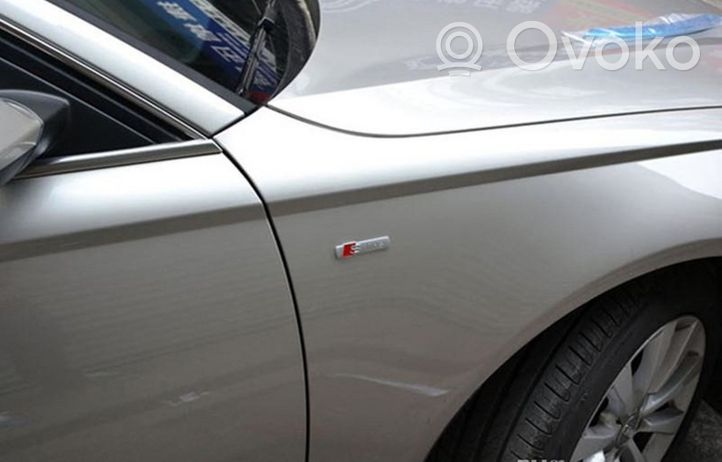 Audi Q7 4M Mostrina con logo/emblema della casa automobilistica 8N0853601A