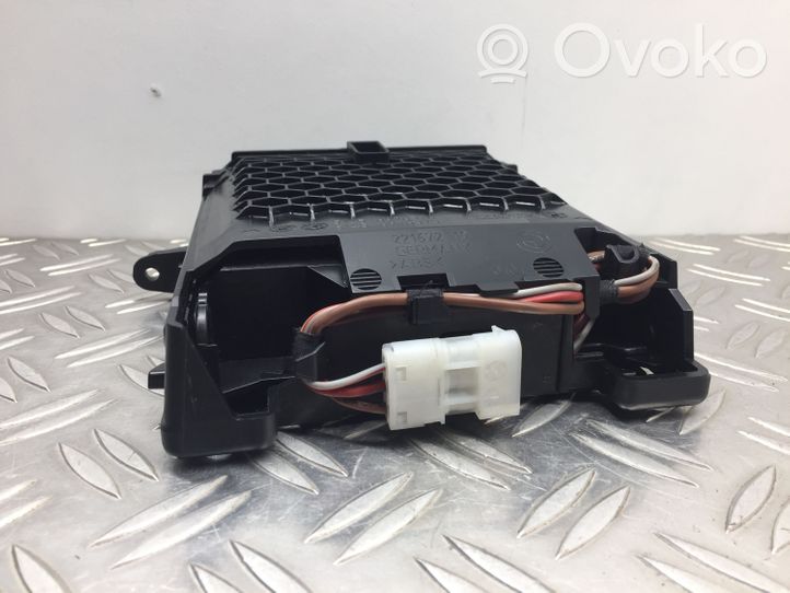 BMW 5 E60 E61 Peleninė panelėje 6976376