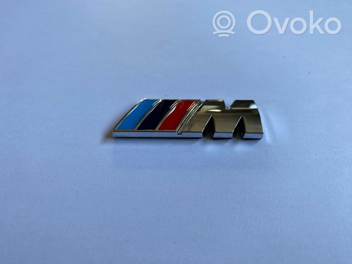 BMW 8 G15 Litery / Emblematy na błotnik przedni 