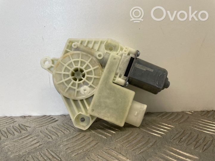 BMW 5 G30 G31 Moteur de lève-vitre de porte avant 7455081