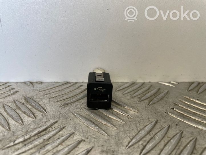 BMW 3 E92 E93 USB socket connector 9167196