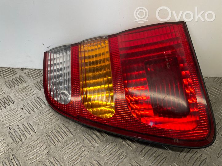 Toyota Land Cruiser (J100) Lampy tylnej klapy bagażnika 