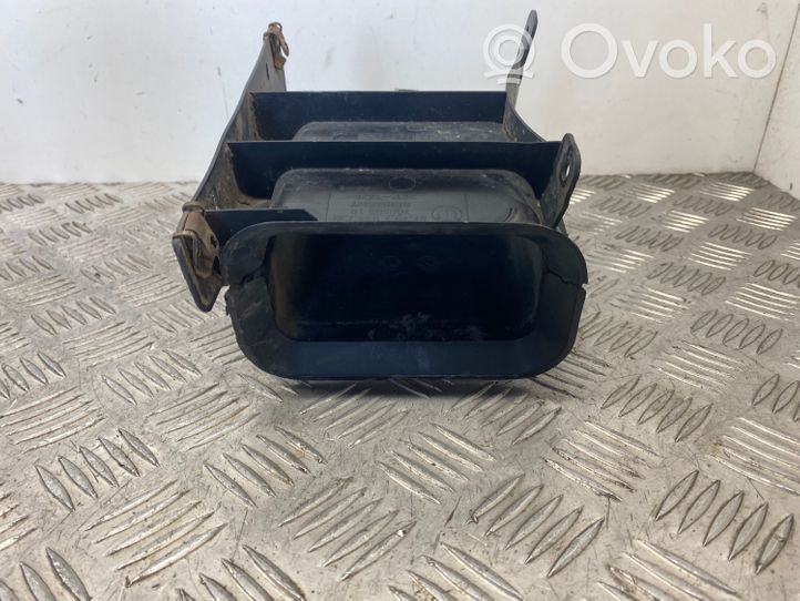 BMW 5 E60 E61 Część rury dolotu powietrza 7033755