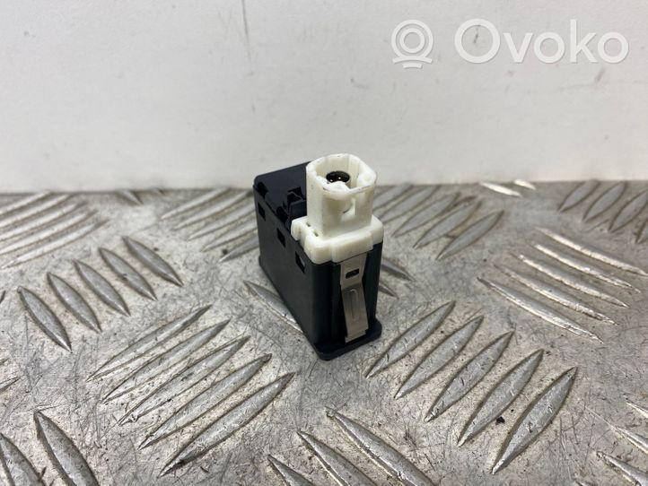 BMW 5 F10 F11 Câble adaptateur AUX 9237653