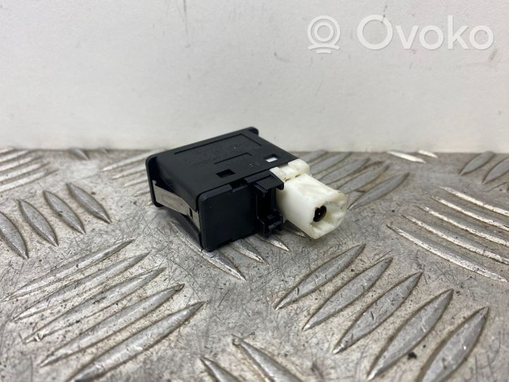 BMW 5 F10 F11 Câble adaptateur AUX 9237653