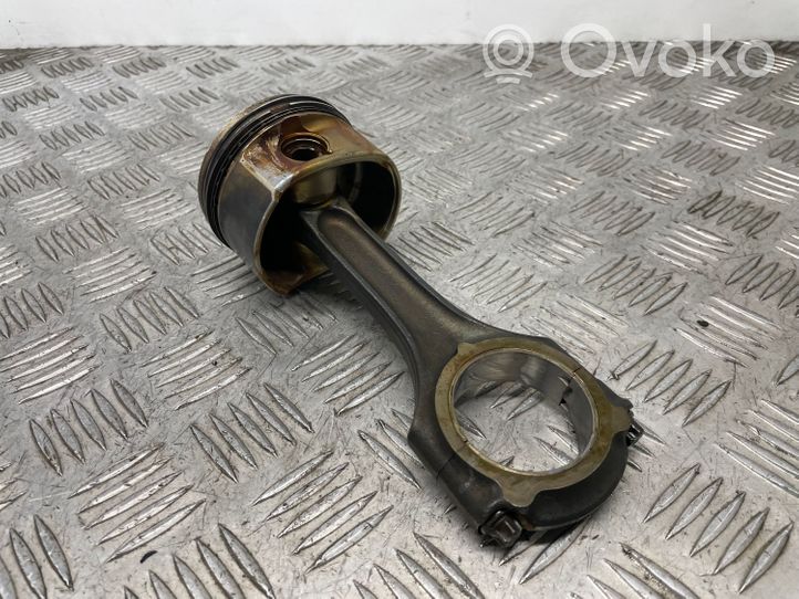 Mercedes-Benz C W204 Piston avec bielle 