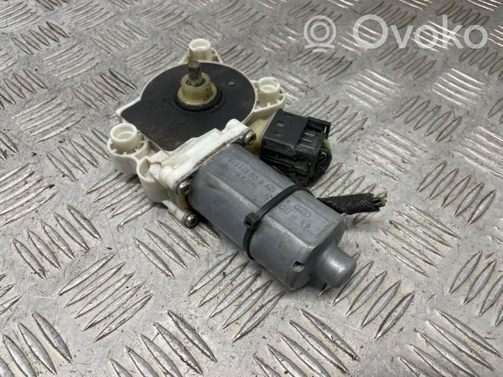 Mercedes-Benz E W211 Front door window regulator motor A2118202942