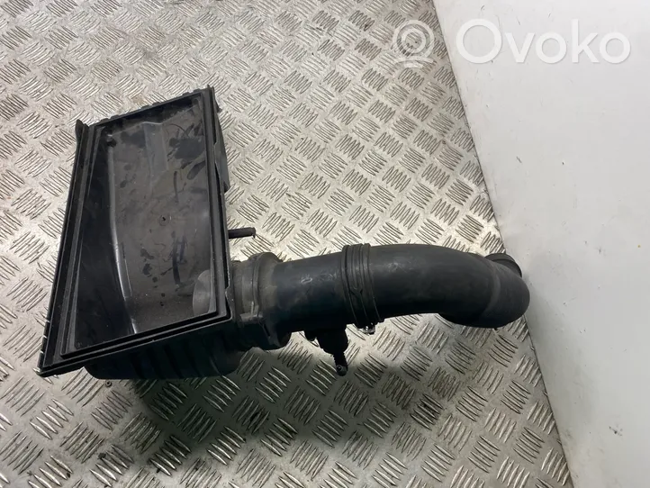 Volkswagen Touareg I Ilmansuodattimen kotelo 7L0129607