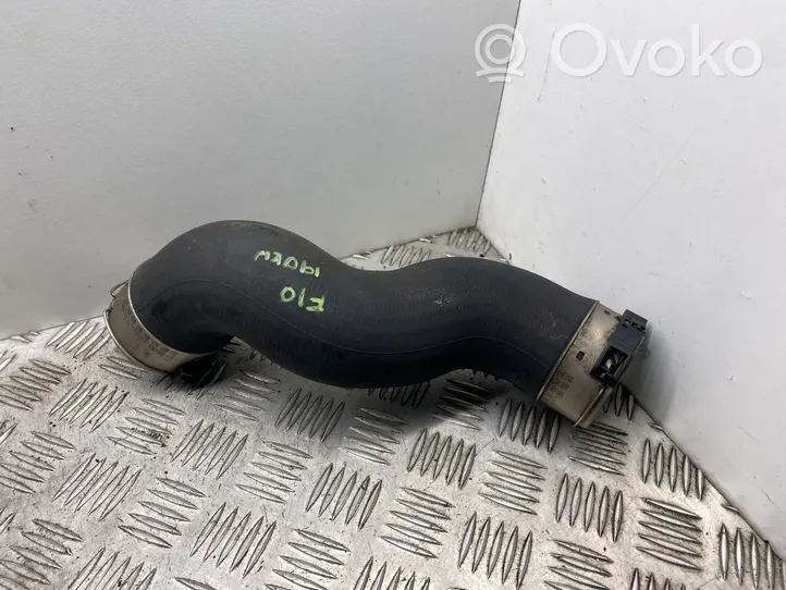 BMW 5 F10 F11 Tube d'admission de tuyau de refroidisseur intermédiaire 8516509