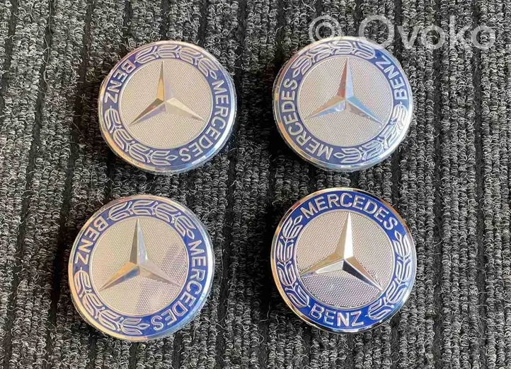 Mercedes-Benz C W205 Radnabendeckel Felgendeckel original A1714000025