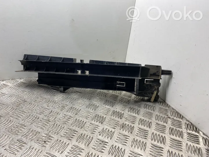 BMW X5 E70 Boczny panel mocowania chłodnicy 7586775