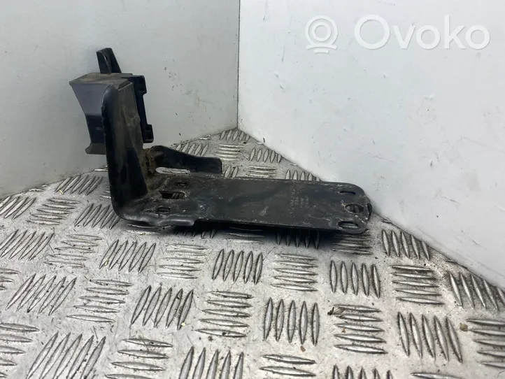 BMW 3 E90 E91 Radiator mount bracket 7117811