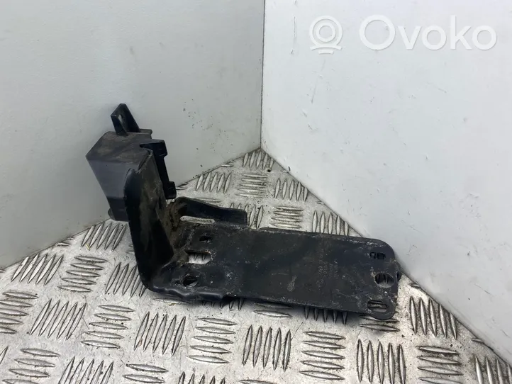 BMW 3 E90 E91 Staffa di montaggio del radiatore 7117811