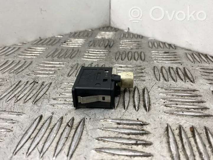 BMW 5 F10 F11 AUX in-socket connector 9129651