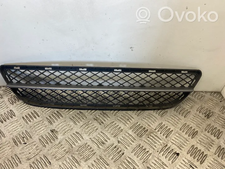 BMW 3 E90 E91 Grille inférieure de pare-chocs avant 7134074