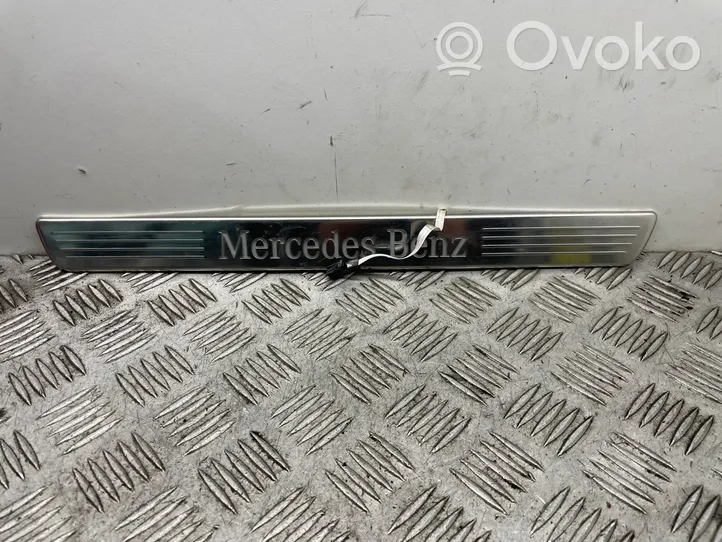 Mercedes-Benz A W176 Garniture marche-pieds avant A2466800635