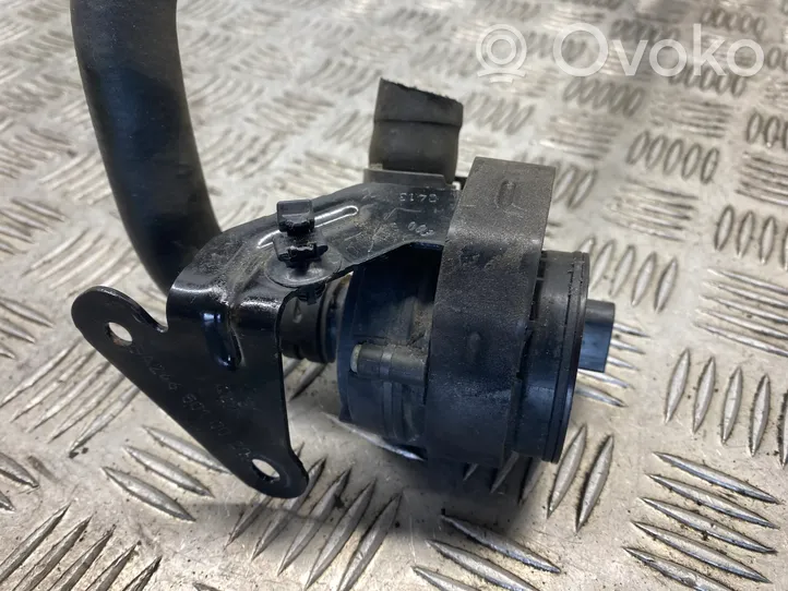 Mercedes-Benz A W176 Pompe à eau de liquide de refroidissement A2118350364