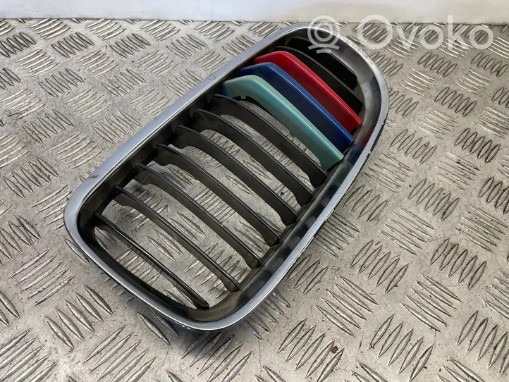 BMW 3 E90 E91 Maskownica / Grill / Atrapa górna chłodnicy 